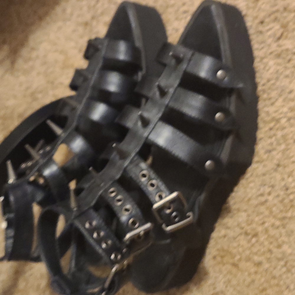 Shoes - Picture 2 of 7